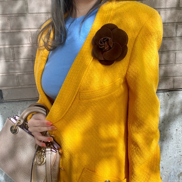 CHANEL Camellia brooch - Picture 2 of 5